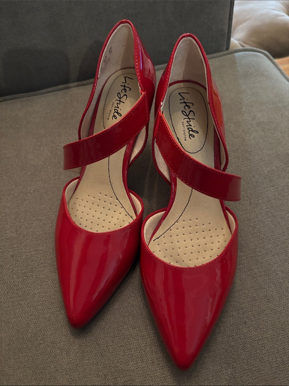 Life Stride Red Patent Suki Mid Heel Pumps - Picture 4 of 9